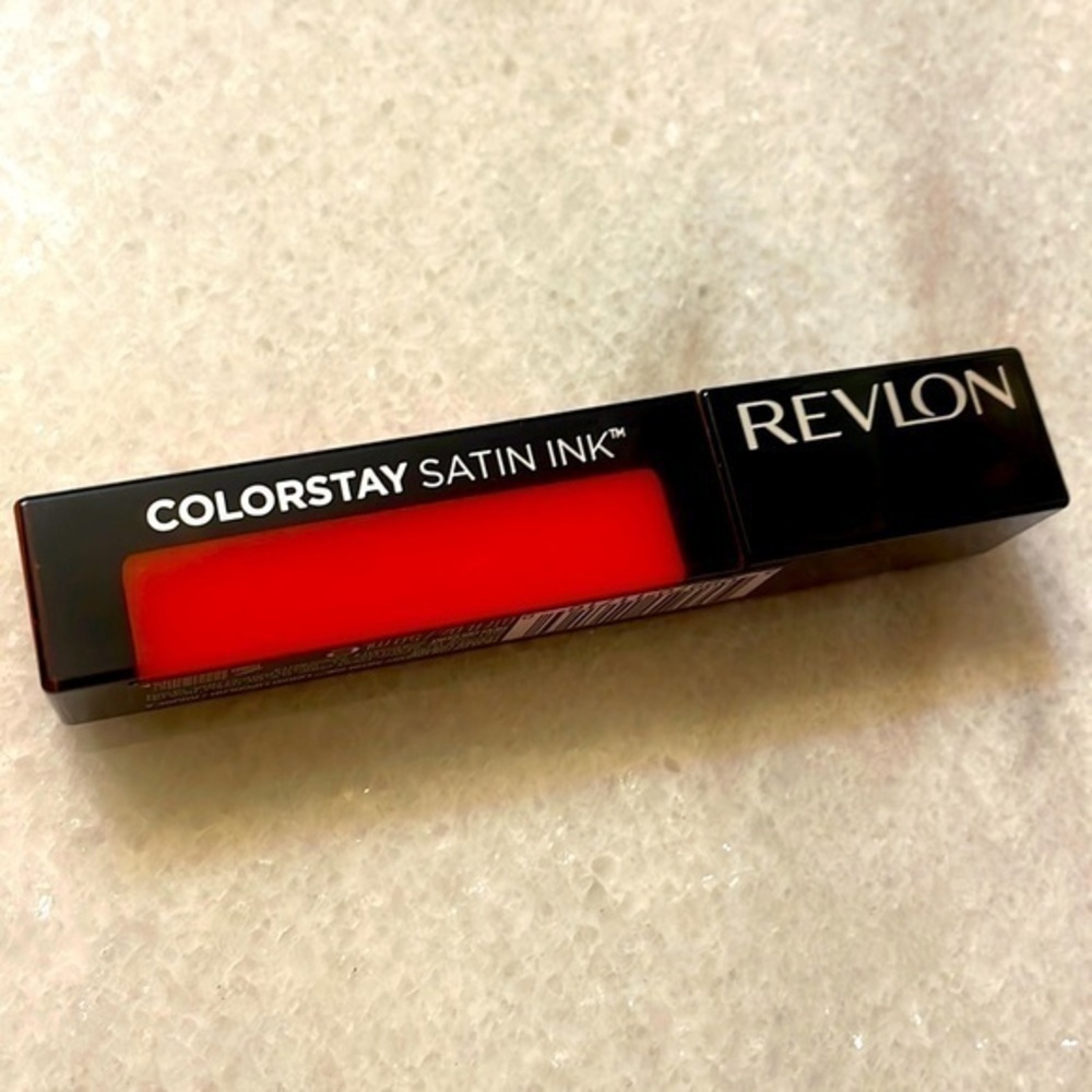 Revlon ColorStay satin ink liquid lip 014 Smokin Hot color New Red Sz .17fl. Oz.